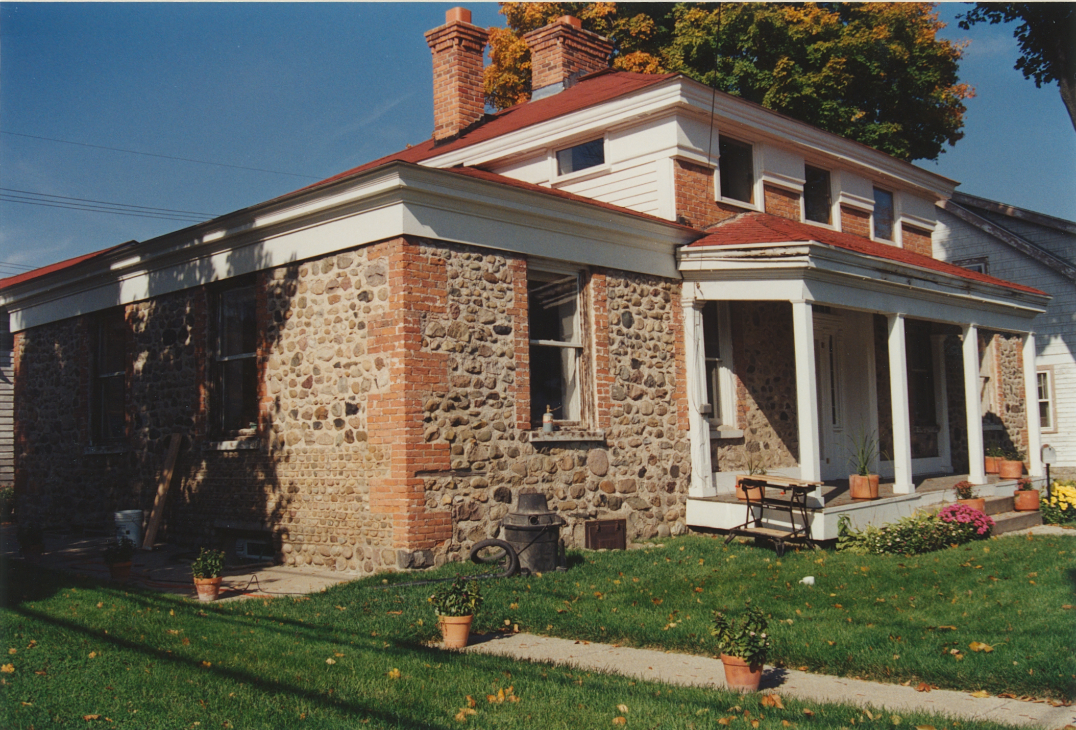 Mil-1 324 S Main St 2